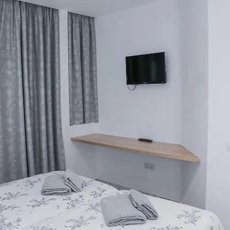 Altamira Paradise 아데제